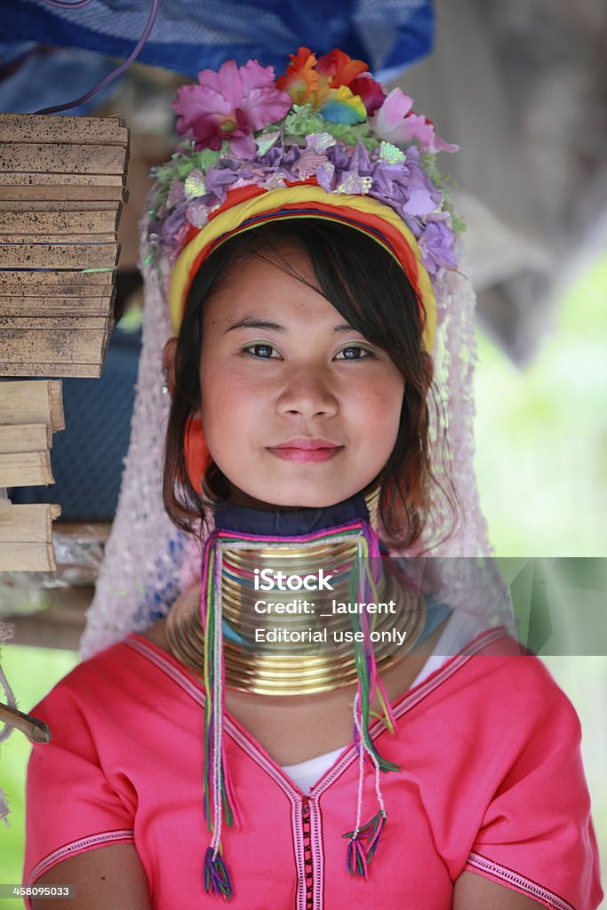 Long neck Tribo mulher em Mea Hong Son, Tailândia - Foto de stock de Adereço de Cabeça royalty-free