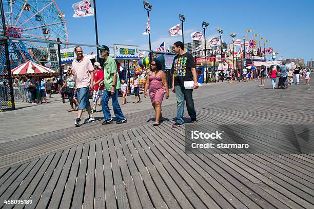 Coney Island Foto de stock y más banco de imágenes de Actividades recreativas - Actividades recreativas, Aire libre, Alegría