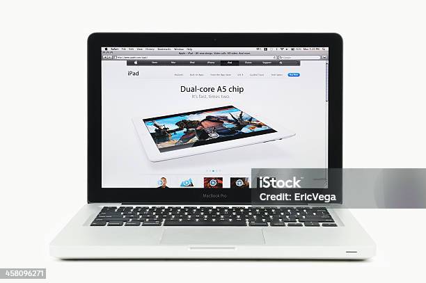 Apple Store С Dual Core На Macbook Pro Для Ipad — стоковые фотографии и другие картинки GAFAM - GAFAM, MacBook, iPad