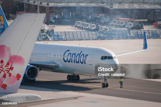 Condor Airlines Boeing 767 Allaeroporto Di Francoforte - Fotografie stock e altre immagini di Compagnia aerea Condor