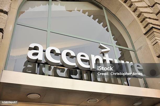 Accenture Sign Stok Fotoğraflar & Cam‘nin Daha Fazla Resimleri - Cam, Dış kaynak kullanımı, Dışarıda