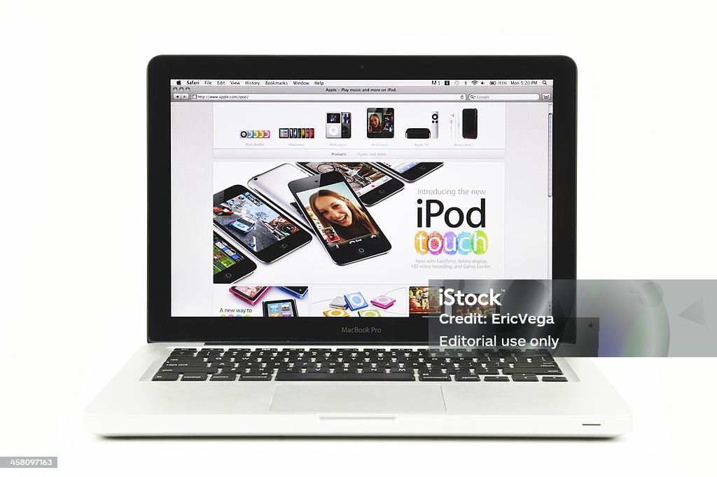 Apple iPod Touch muestra en MacBook Pro - Foto de stock de Arte cultura y espectáculos libre de derechos