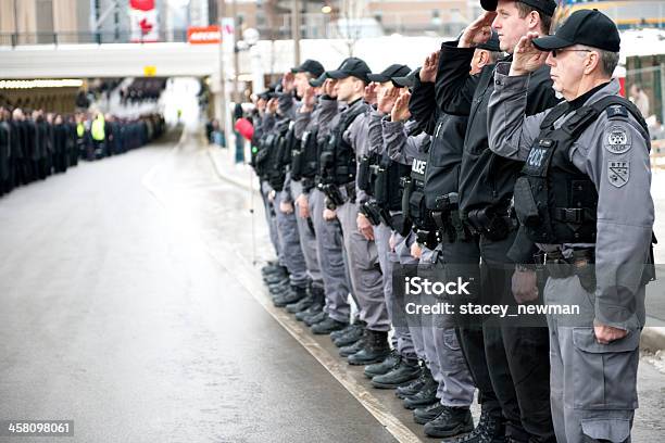 警察の戦術ユニットサルーテ - 葬列のストックフォトや画像を多数ご用意 - 葬列, コンセプト, トロント