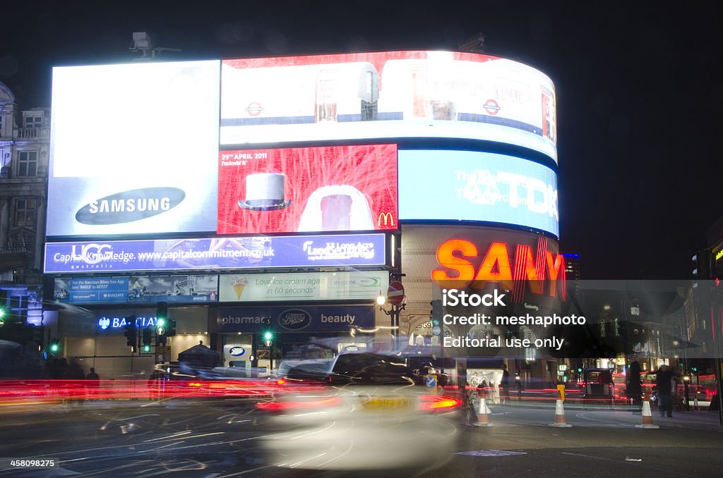 Piccadilly Circus w nocy - Zbiór zdjęć royalty-free (Anglia)