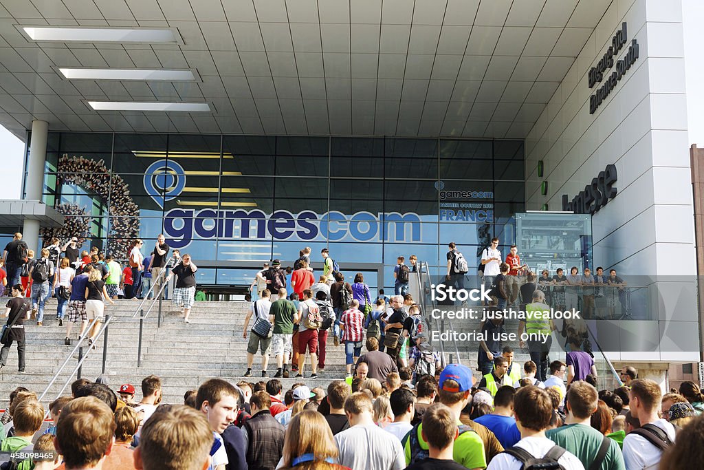 Première les visiteurs de games.com - Photo de Adolescence libre de droits