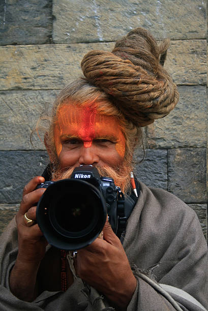 moderne sadhu - indian ethnicity sadhu india pilgrim stock-fotos und bilder