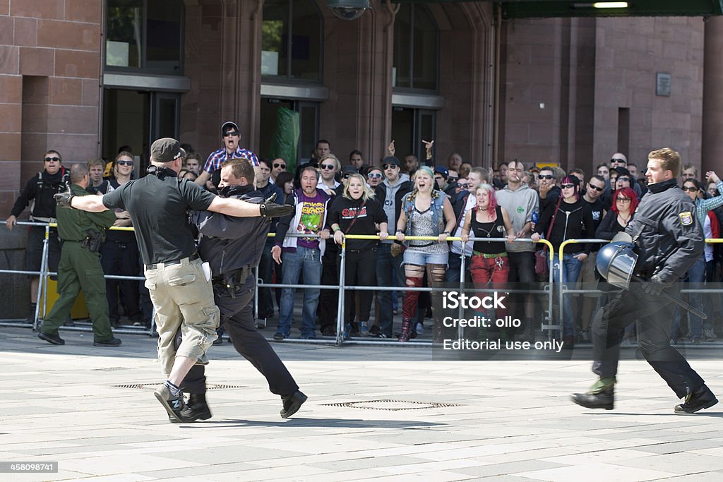 Polícia Anti-choque e protestantes alemão - Foto de stock de Força Policial royalty-free