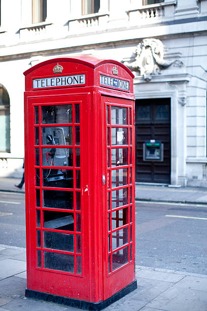 caixa de telefone vermelho em londres - st edwards crown - fotografias e filmes do acervo