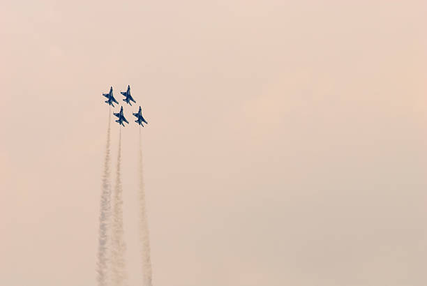 thunderbirds (da força aérea dos eua) - fighter plane airplane teamwork air force - fotografias e filmes do acervo