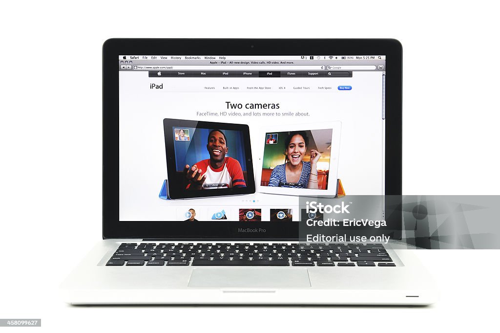 Loja da Apple iPad apresentando câmaras apresentado num MacBook Pro - Royalty-free MacBook Foto de stock