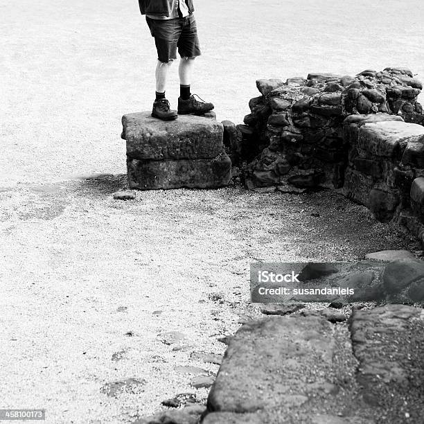 Photo libre de droit de Ruines Romaines banque d'images et plus d'images libres de droit de Adulte - Adulte, Amphithéâtre, Angleterre