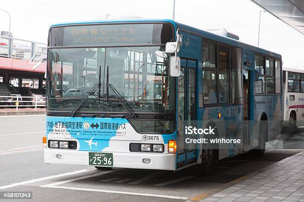 Foto de Ônibus De Transporte Gratuito Do Aeroporto De Fukuoka e mais fotos de stock de Aeroporto