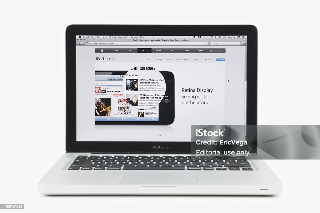 Écran Retina pour iPhone 4 présenté sur MacBook Pro - Photo de Apple Incorporated libre de droits