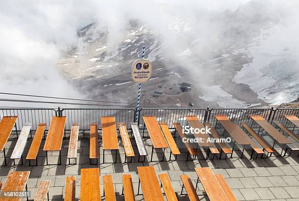 Photo libre de droit de Mont Zugspitze Allemands Meilleur Bar En Plein Air banque d'images et plus d'images libres de droit de Allemagne