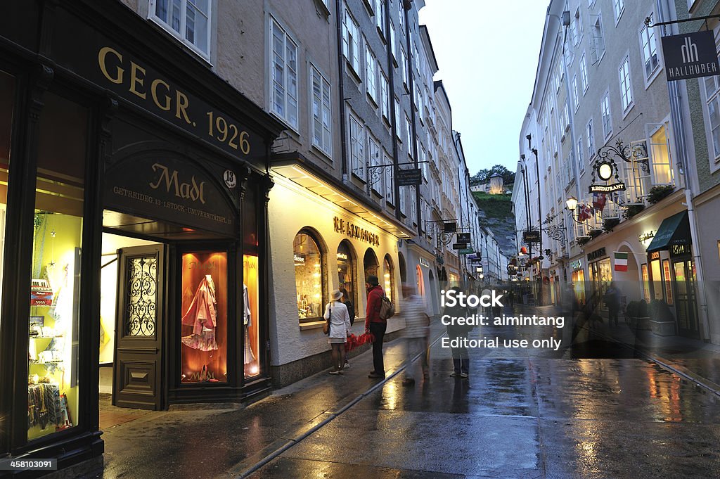 Getreidegasse em Salzburgo - Royalty-free Anoitecer Foto de stock