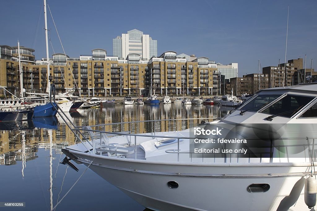 Luxus-Yachten ankern in St Katherine Docks, London, GB - Lizenzfrei Anlegestelle Stock-Foto