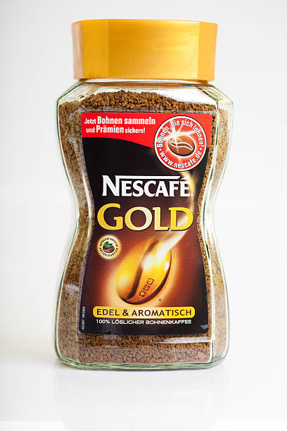 nescafe gold löslicher kaffee - nestle stock-fotos und bilder