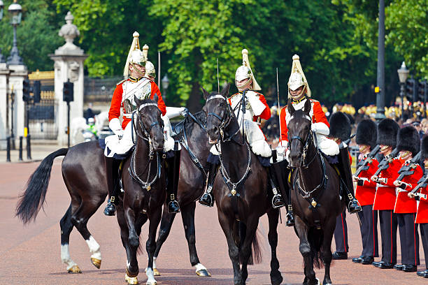 cérémonie trooping the colour" et - london england honor guard british culture nobility photos et images de collection