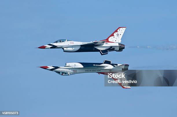 Photo libre de droit de Thunderbirds banque d'images et plus d'images libres de droit de Armée de l'air américaine - Armée de l'air américaine, Avion de chasse, Air Force Thunderbirds