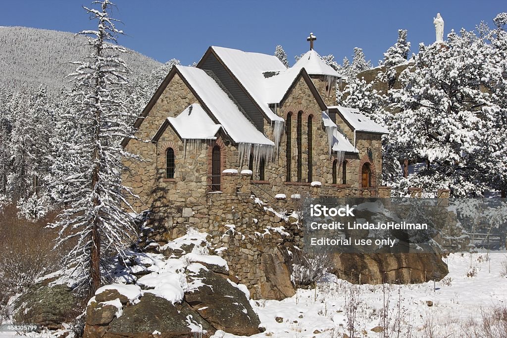 Chapelle sur la roche en hiver - Photo de Architecture libre de droits