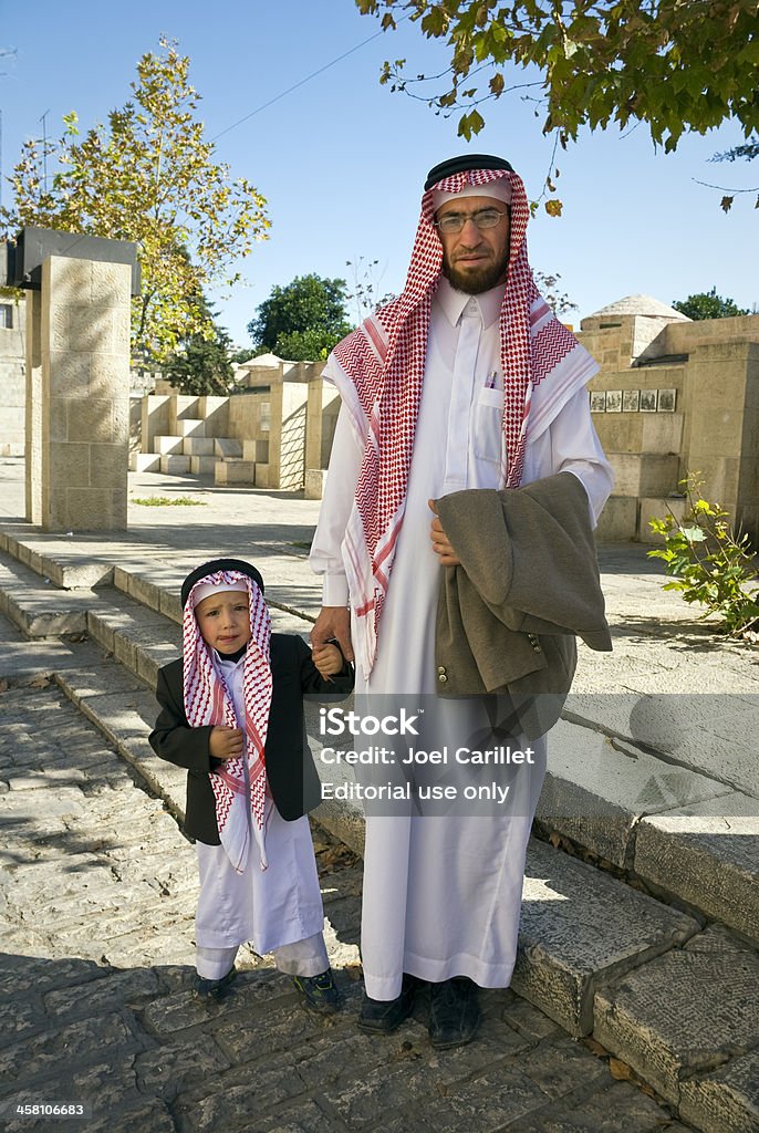 アラブの父親、息子 - イスラム地区のロイヤリティフリーストックフォト