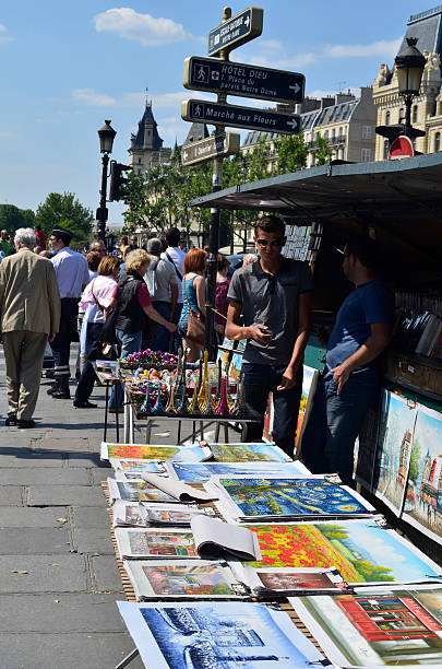 paryż, francja - andenken zdjęcia i obrazy z banku zdjęć