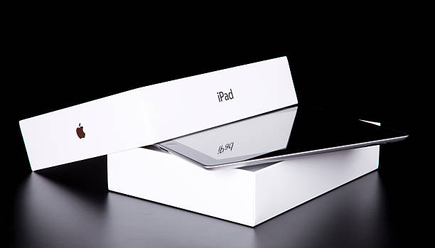 apple ipad 2 avec des box - brand name photos et images de collection