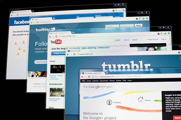ソーシャルメディア web サイトのコンピューター画面 - chrome google google chrome browser ストックフォトと画像
