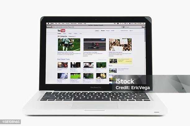 Youtube Página Inicial Do Macbook Pro - Fotografias de stock e mais imagens de Câmara de Vídeo - Câmara de Vídeo, YouTube, Branco