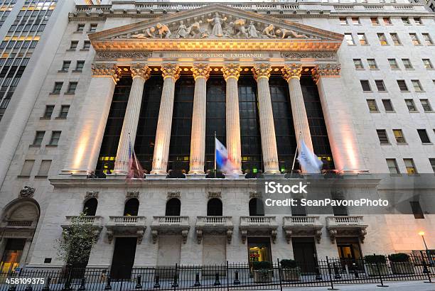 Foto de Bolsa De Nova York e mais fotos de stock de Bolsa de Valores de Nova York - Bolsa de Valores de Nova York, Exterior de Prédio, Wall Street