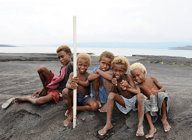 papú los niños - melanesia fotografías e imágenes de stock