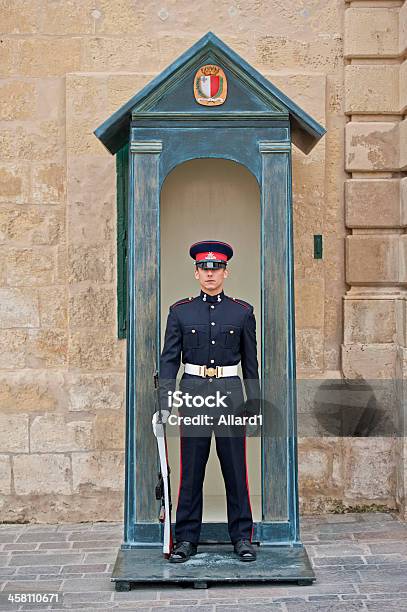 Sentry Auf Guard Pflicht Außerhalb Der Grandmasters Palace La Valletta Malta Stockfoto und mehr Bilder von Architektur