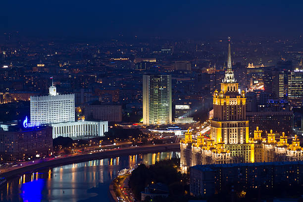 radisson royal hotel and white house of russia - biały dom moskwa zdjęcia i obrazy z banku zdjęć