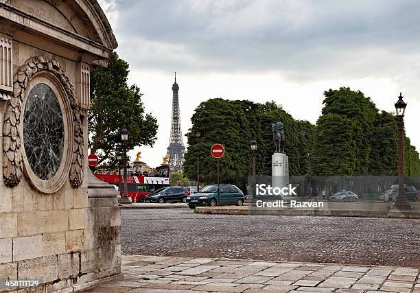Prospettive Di Parigi - Fotografie stock e altre immagini di Acciottolato - Acciottolato, Ambientazione esterna, Automobile