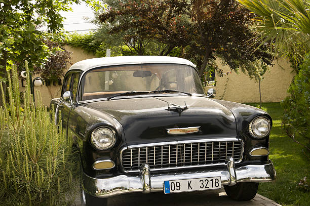 carro americano dos anos cinquenta - collectors car front view chevrolet bel air horizontal imagens e fotografias de stock