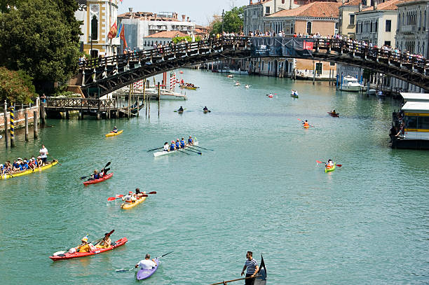 volgalonga 레가타, 베니스 - kayak kayaking venice italy veneto 뉴스 사진 이미지