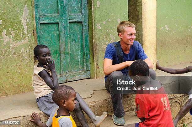 Viajeros En África Foto de stock y más banco de imágenes de Voluntario - Voluntario, África, Viajes