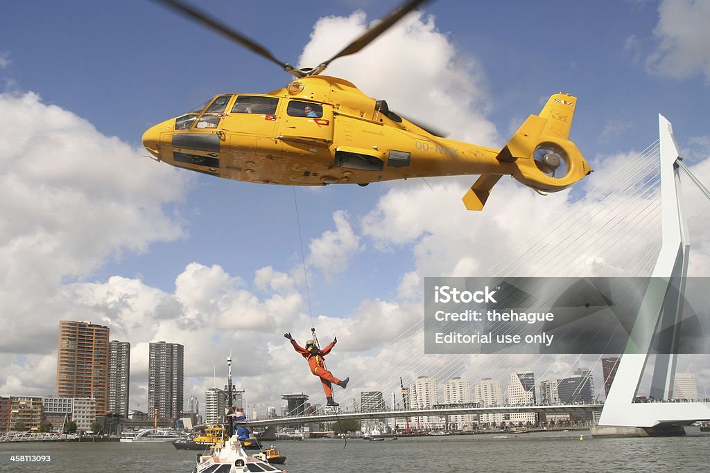 Hélicoptère de secours - Photo de Accident et désastre libre de droits