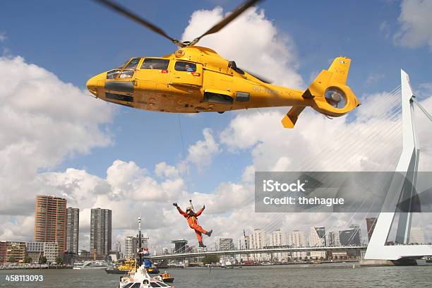 Helicóptero De Resgate - Fotografias de stock e mais imagens de Acidentes e Desastres - Acidentes e Desastres, Adulto, Amarelo