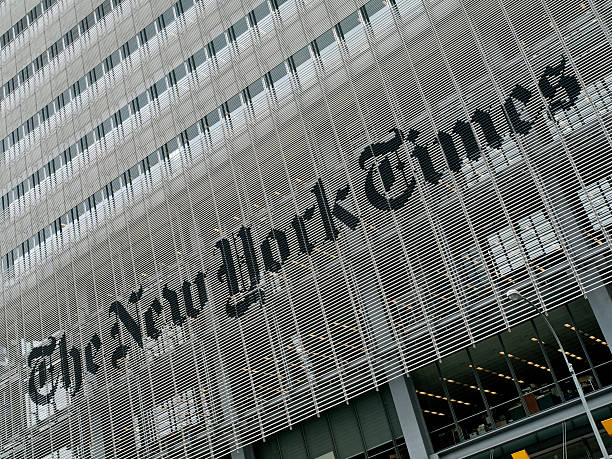 new york times building - times up stock-fotos und bilder