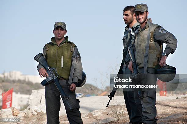 Soldados Israelitas Em Jerusalém Oriental - Fotografias de stock e mais imagens de Agente de segurança - Agente de segurança, Arma de Fogo, Capacete