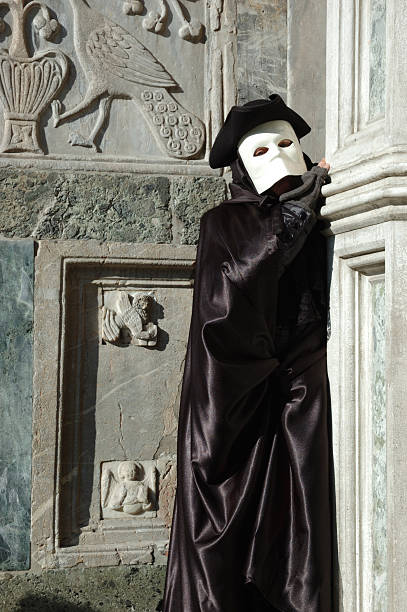 человек в костюм из casanova на венецианский карнавал, италия, 2011 - venice italy editorial mardi gras performer стоковые фото и изображения