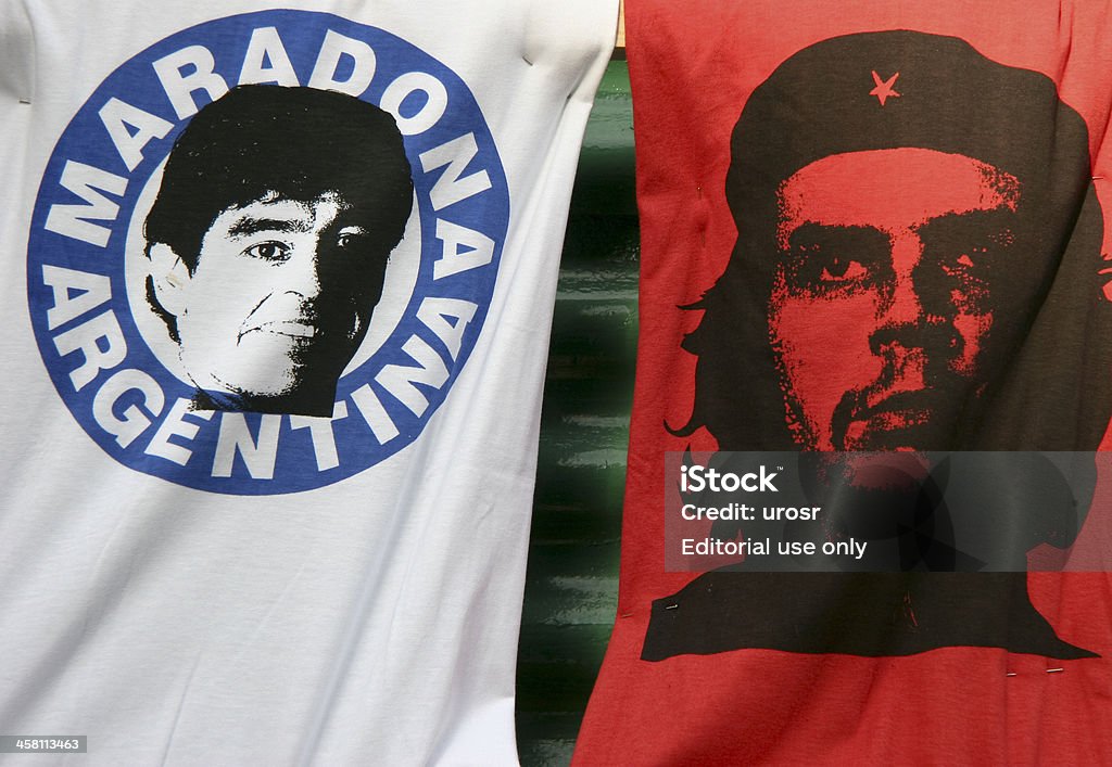 Magliette con grafica con Maradona e di Che Guevara - Foto stock royalty-free di Diego Armando Maradona
