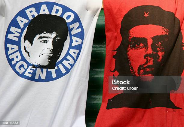 Magliette Con Grafica Con Maradona E Di Che Guevara - Fotografie stock e altre immagini di Diego Armando Maradona