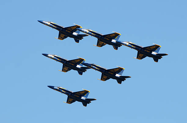 marinha americana blue angels - military airplane mcdonnell douglas fa 18 hornet military fighter plane imagens e fotografias de stock