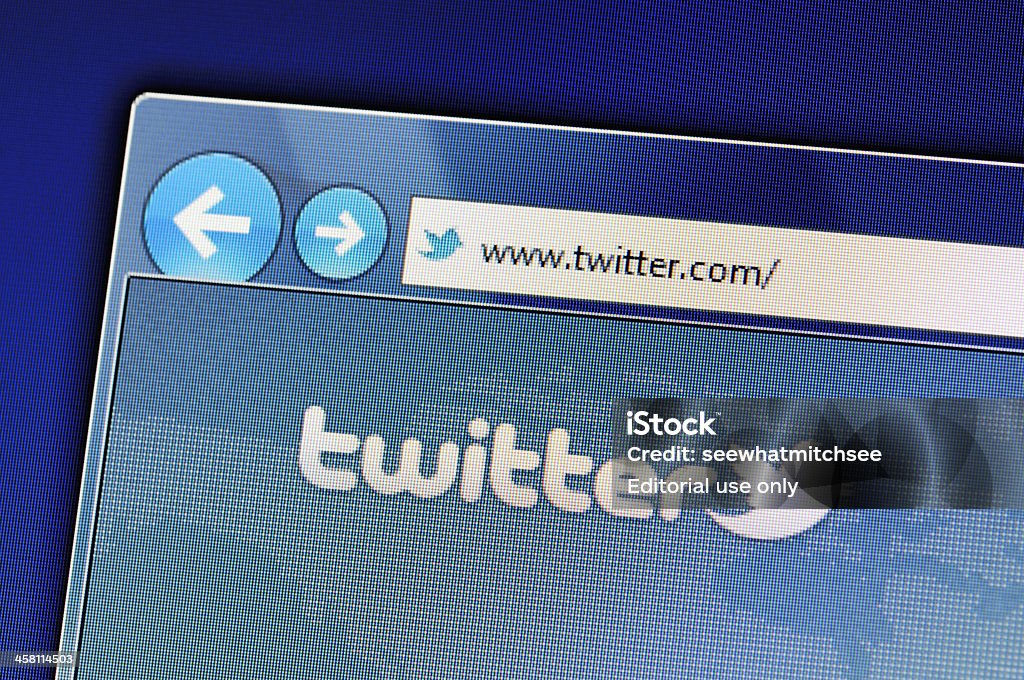 Twitter sito web su schermo del computer - Foto stock royalty-free di Messaggistica online