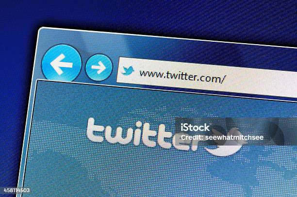 Twitter 웹사이트 컴퓨터 화면 온라인 메시지에 대한 스톡 사진 및 기타 이미지 - 온라인 메시지, 소셜 미디어 팔로워, 비즈니스