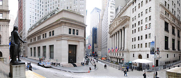 new york city-wall street panorama - wall street stock exchange new york city new york stock exchange foto e immagini stock