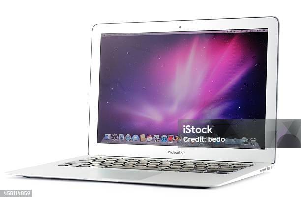 Плоский 13дюймовых Macbook Air — стоковые фотографии и другие картинки MacBook - MacBook, Ноутбук, Изолированный предмет