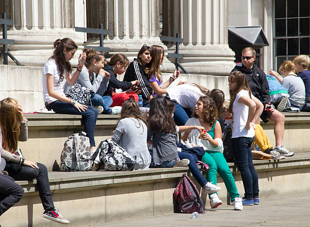 ティーンエイジャー、大英博物館 - family child crowd british culture ストックフォトと画像